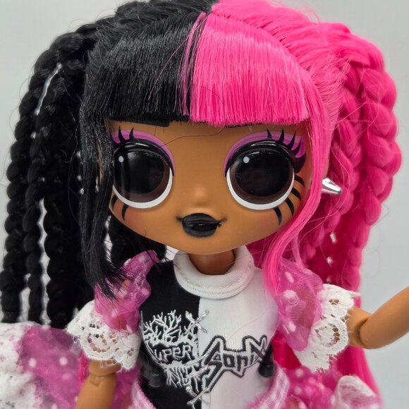 LOL Surprise OMG Remix Rock Metal Chick Fashion Doll 9.5" With Working Guitar - Picture 2 of 9